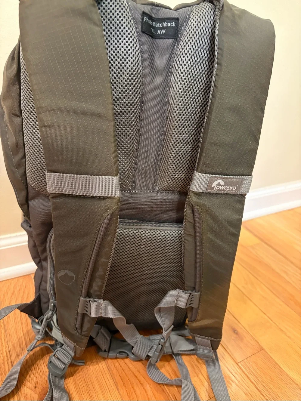 EUC Lowepro Photo Hatchback 16L AW Backpack Adjustable Strap Camera Bag